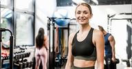 Frau im Fitnessstudio