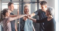 Gruppentraining im Fitnessstudio