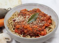 Würzige Veggie-Bolognese 